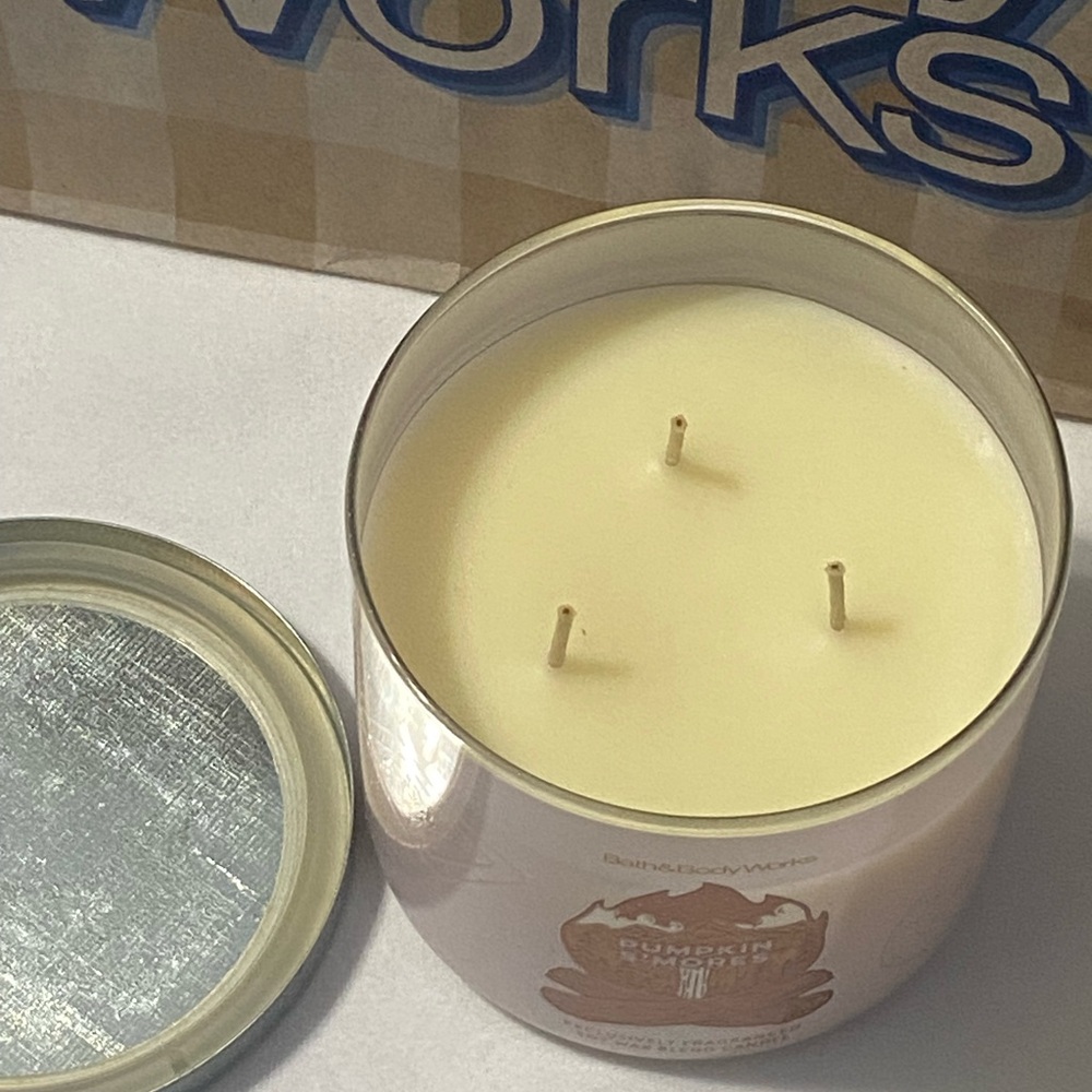 Bath & Body Works Pumpkin S’mores Three Wick Scented Candle - Picture 3 of 4